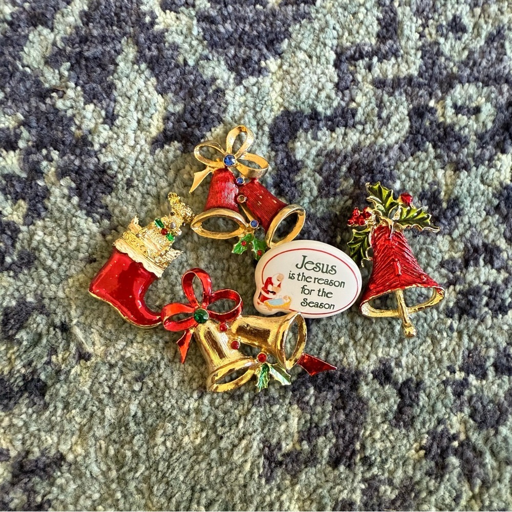 Vintage 1980s Festive Christmas Bell Brooch Set Of 5 Festive Winter Party 25$
